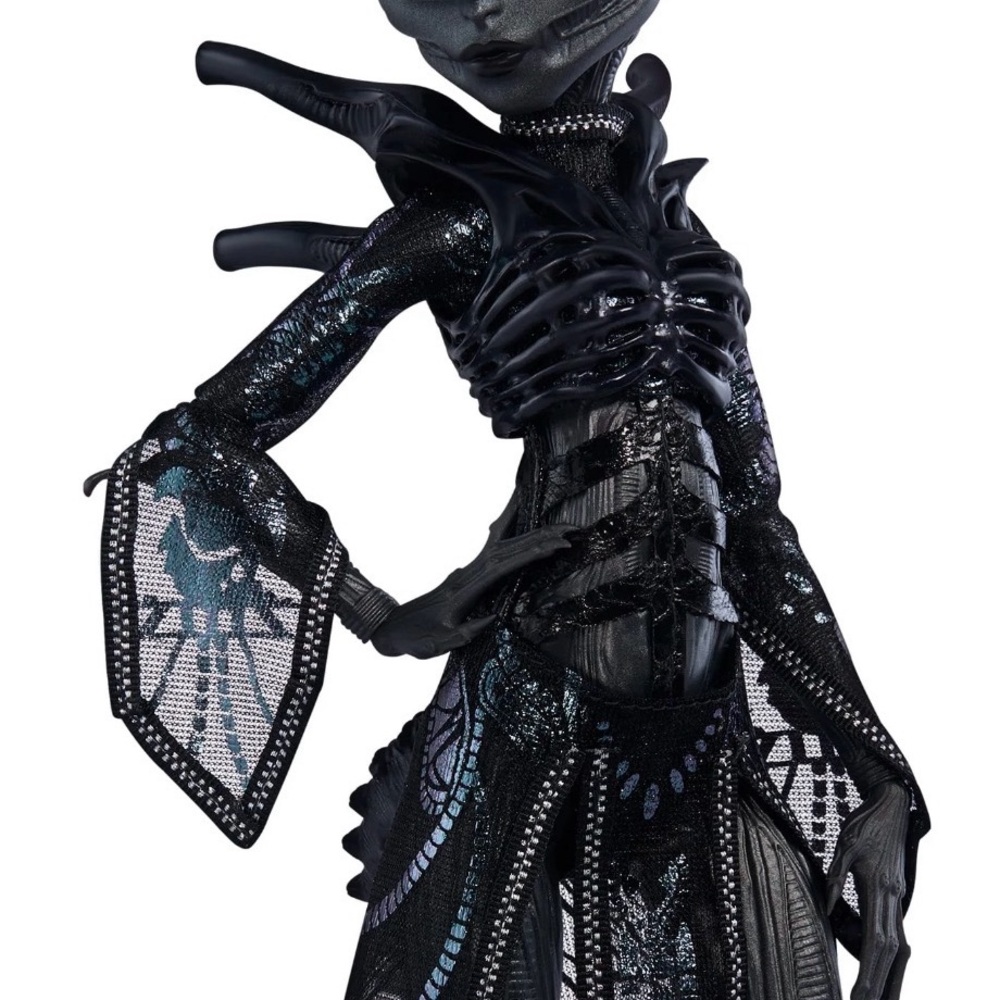 Monster High, Skullector “Alien” doll — brand new, never opened Mattel creation - Picture 8 of 11